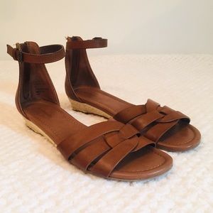 G.H. Bass Cammie tan sandals size 8